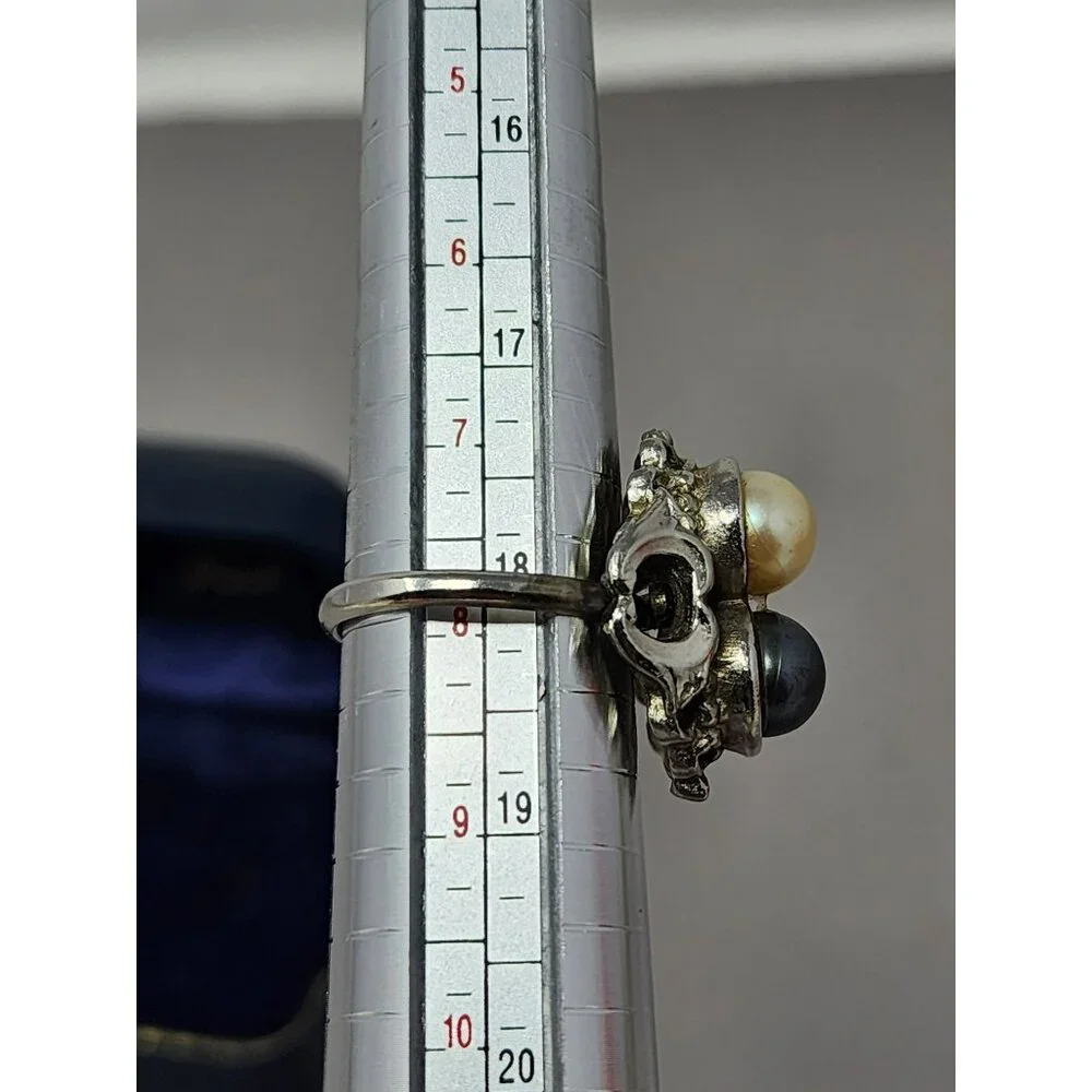 Vintage Silver Metal Adjustable Ring With Black & White Faux Pearls‎